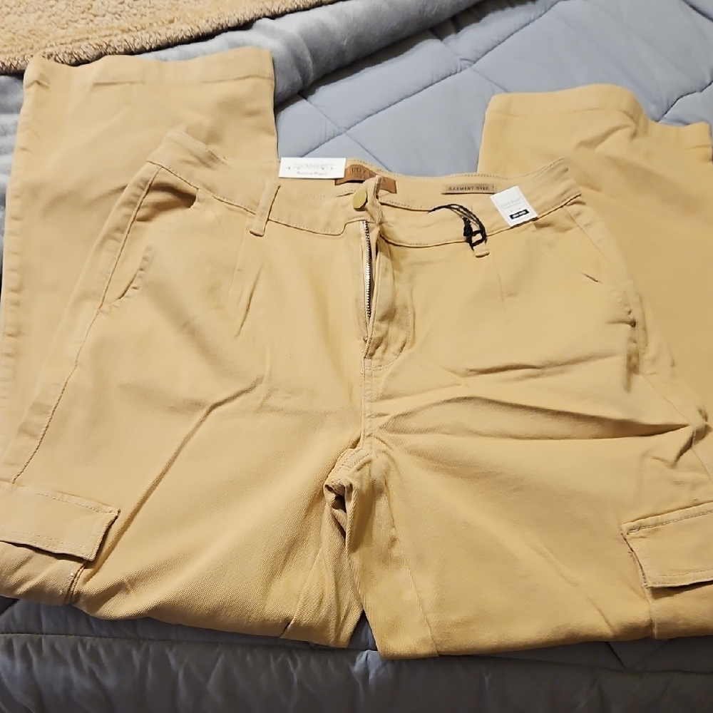 Judy Blue Men's Cargo Pants in Tan